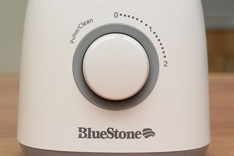 Dễ dàng sử dụng chỉ với một nút vặn - Máy xay sinh tố Bluestone BLB-5329